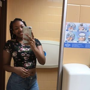 Meet your Posher, Adonya